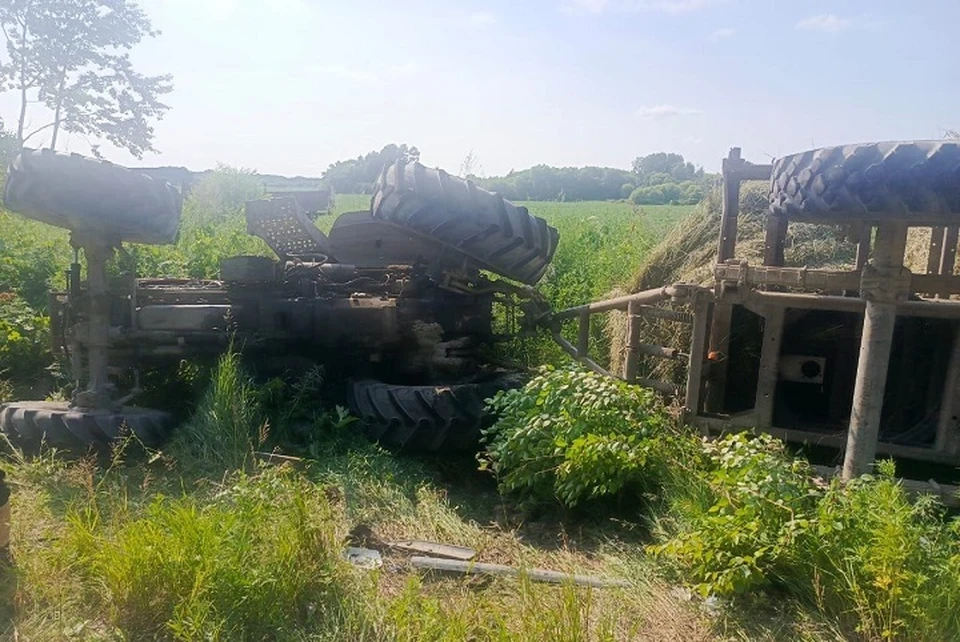 На трассе в Хабаровском крае автомобиль врезался в трактор Фото: Госавтоинспекция района имени Лазо