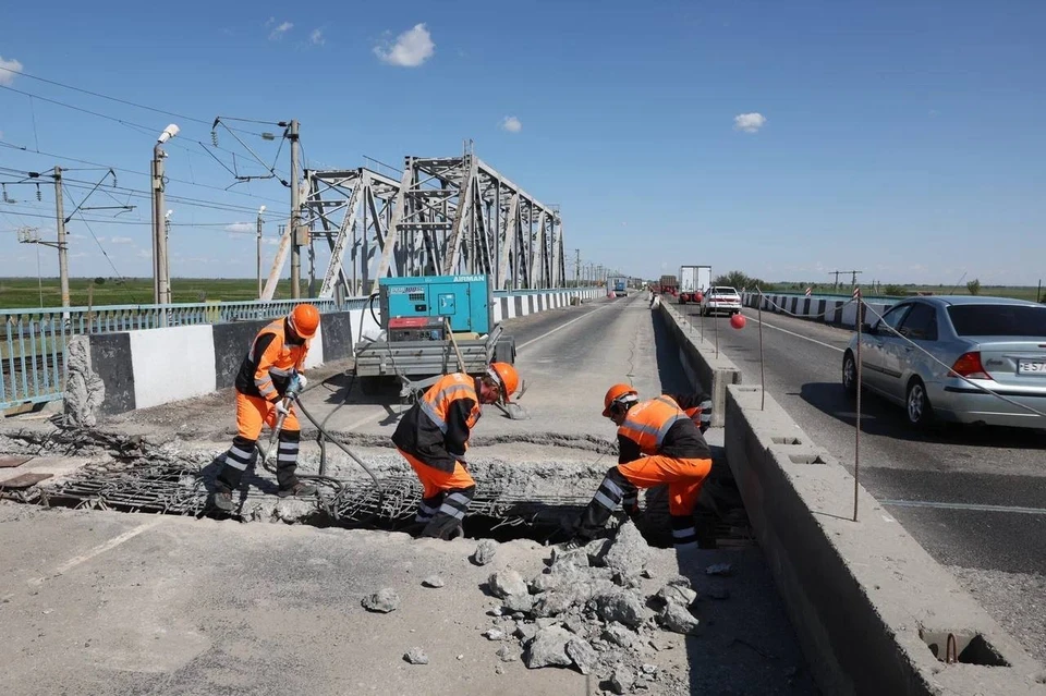 Движение на мосту перекрыто частично