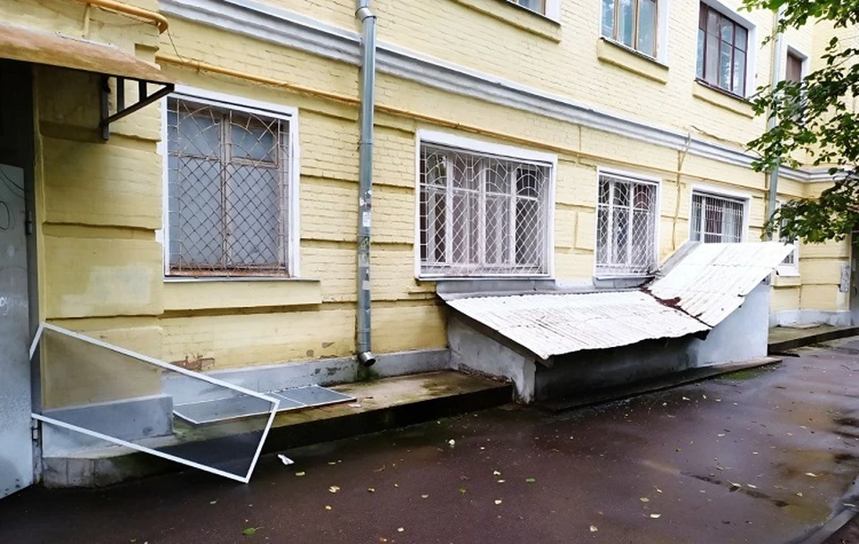 Ребенок выпал с третьего этажа. ФОТО: СУ СК РФ по Тверской области.