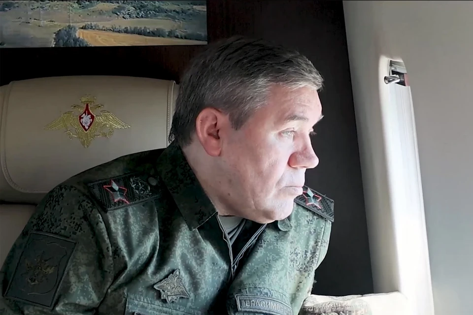 Валерий Герасимов прибыл на передовой командный пункт группировки войск «Центр»