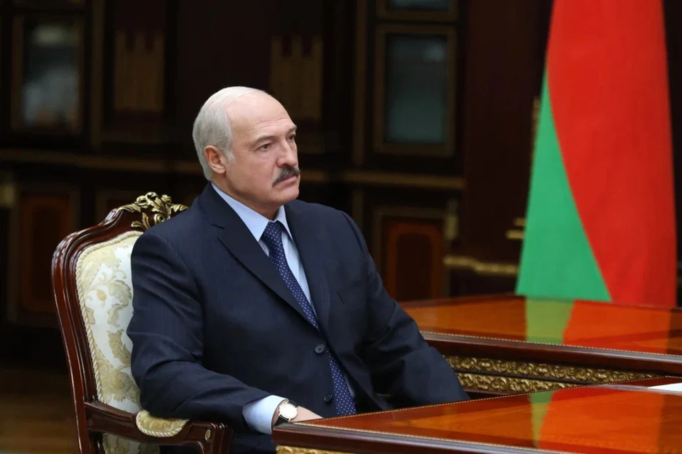 Лукашенко обсуждает сверхурочный график работы на предприятиях Беларуси с главой Федерации профсоюзов. Снимок носит иллюстративный характер. Фото: БелТА (Архив «КП»)
