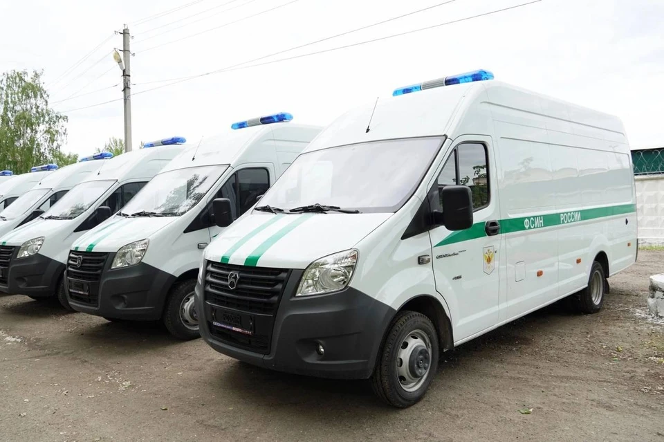 В 2025 году колония получила госконтракт на поставку 20 оперативно-служебных автомобилей типа «АУ» на шасси «ГАЗ». Фото УФСИН