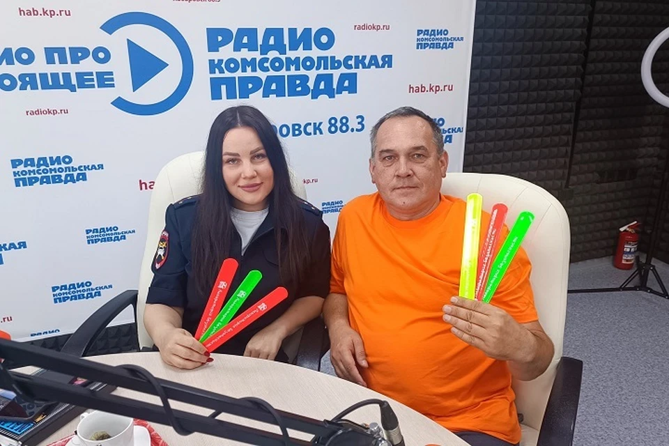 Старший инспектор БДД краевой Госавтоинспекции Юлия Новикова и преподаватель «Лаборатории безопасности» Сергей Могильный
