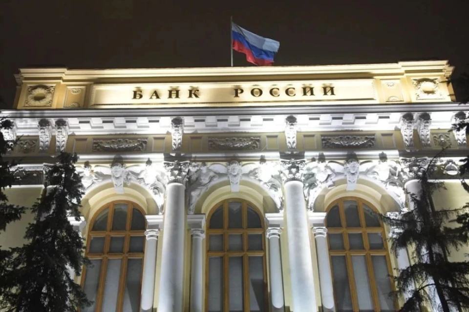 «Известия»: В июле Центробанк может снизить ставку до 18%