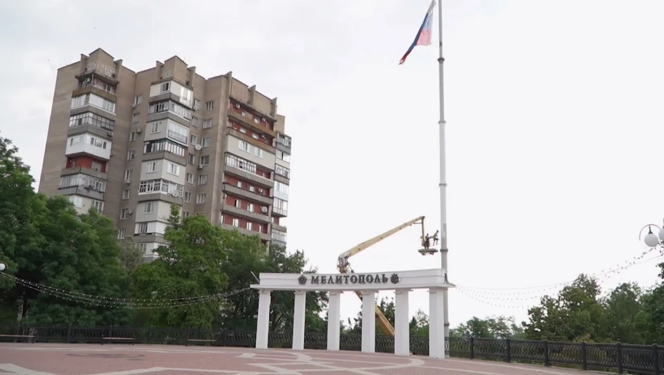 Флагшток на площади Победы обновят