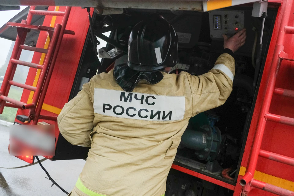 Ночью в результате атаки БПЛА загорелись дома в Каменске-Шахтинском.