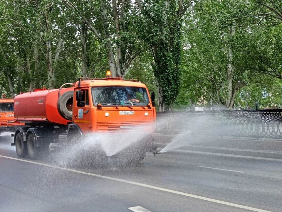 Дороги поливать в Волгограде будут еще чаще.