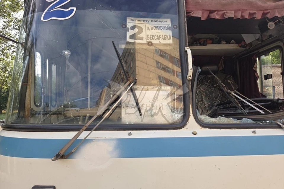 Поврежденный ударом БПЛА ВФУ автобус в Горловке. Фото: ТГ/Приходько