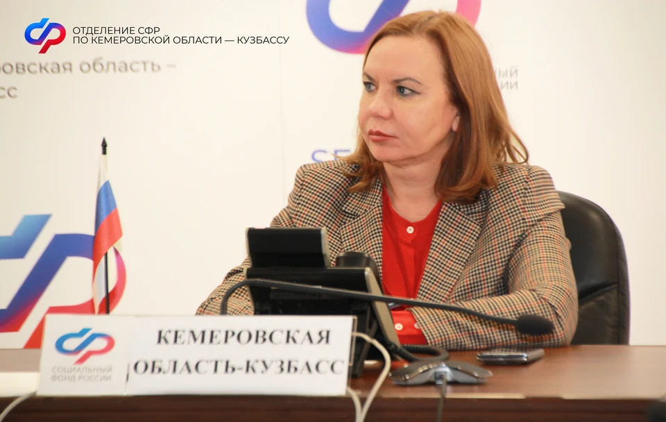 Управляющий отделением Социального фонд России по Кемеровской области Людмила Бабичук рассказала об одной из самых востребованных мер поддержки кузбасских семей с детьми – едином пособии. Фото: ОСФР по Кемеровской области.