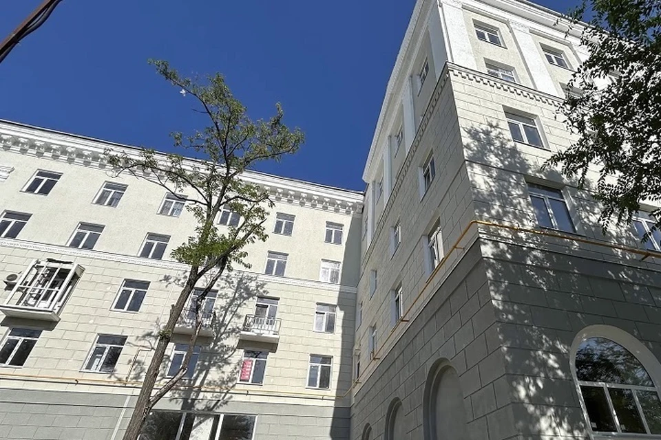 В Мариуполе восстановлена сталинка с уникальным декором на проспекте Победы. Фото: «РКС-НР»