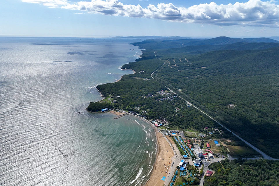 В Приморье продолжают проверять пляжи на пригодность к летнему отдыху. Фото: правительство Приморья.