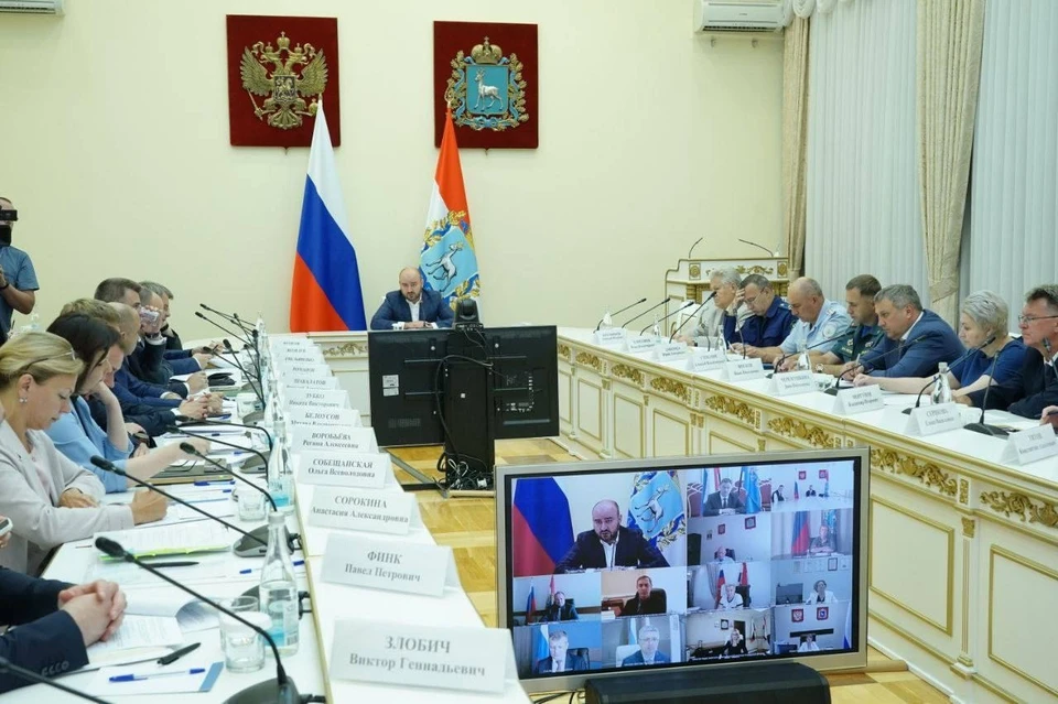 Губернатор обсудил реконструкцию детских площадок. Фото: пресс-служба областного правительства