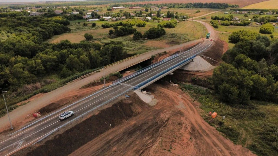 Мост через р. Большой Уран открыт для транспорта. Фото: правительство Оренбургской области,