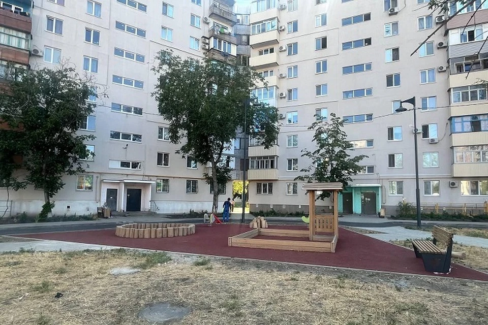 Петербург благоустраивает детские и спортивные площадки в Мариуполе. Фото: ТГ/Побратимство Петербурга и Мариуполя