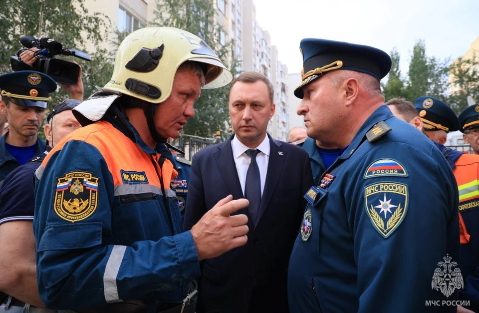 Неизвестна судьба четырех человек после взрыва газа в Саратове, на место трагедии приехал министр ЧС. Фото: МЧС.