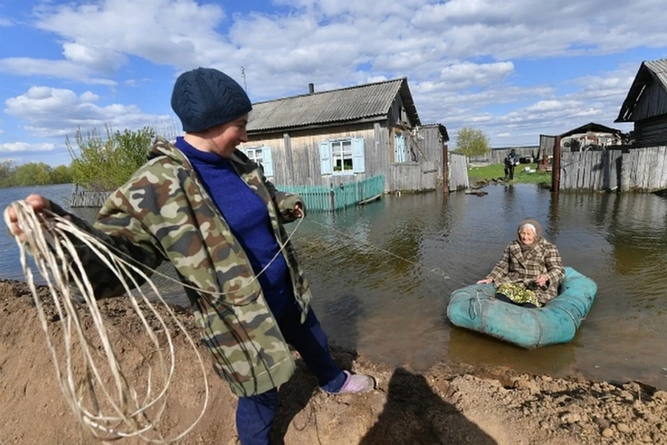 В Якутии продолжаются аварийно-восстановительные работы в населенных пунктах, пострадавших от прошедшего паводка