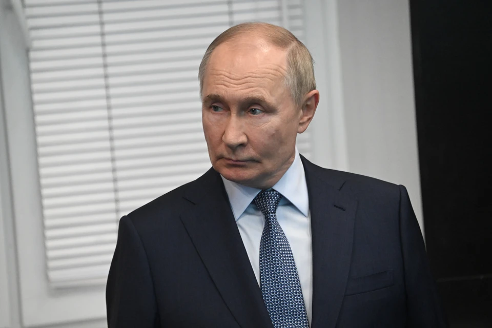 Владимир Путин прибыл в Петербург в День ВМФ.