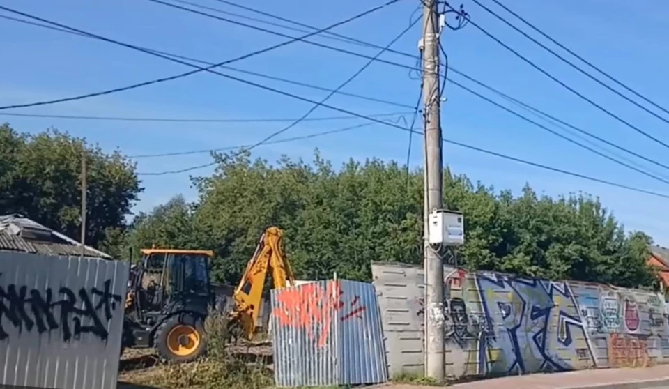 В Калуге снесен ветхий ангар.