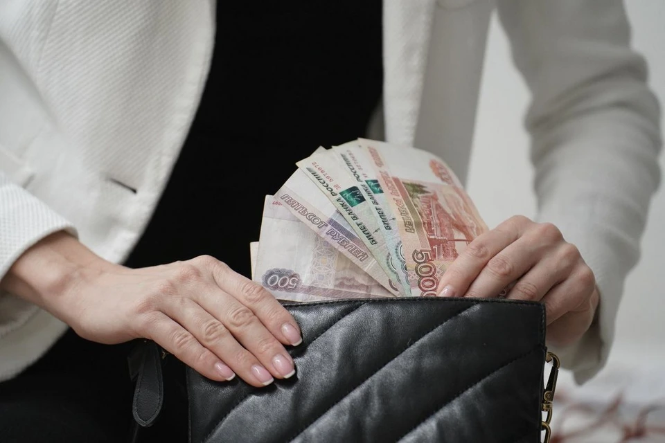 Продавец в счет покупки дома оставила себе 250 тысяч рублей, а остальные деньги передала покупательнице