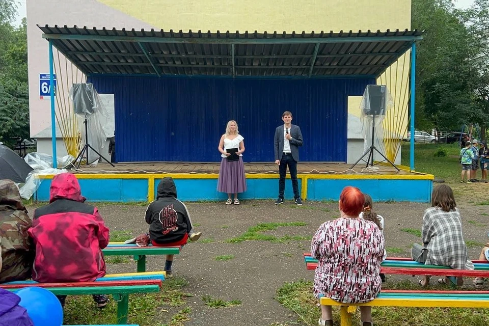 22 июля во дворе дома на улице Просторной прошел концерт, посвященный Году защитника Отечества и юбилею Дзержинского района Оренбурга. Фото: "Единая Россия"