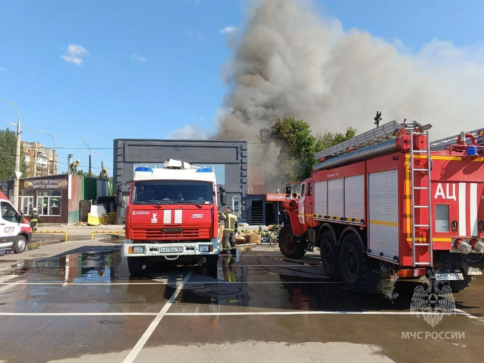 Первоначально площадь пожара была 150 кв. м, позже она выросла.