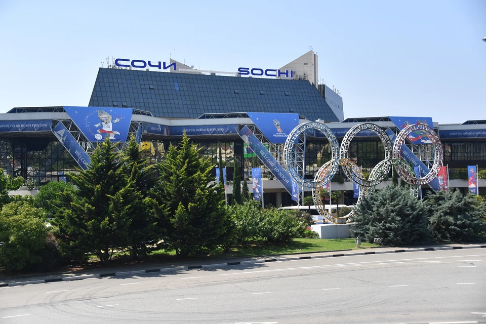 В аэропорту Сочи застряли сотни пассажиров.