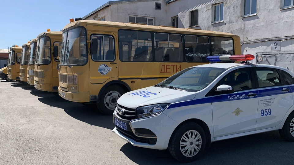 В Кемерове проверяют школьный транспорт перед новым учебным годом.