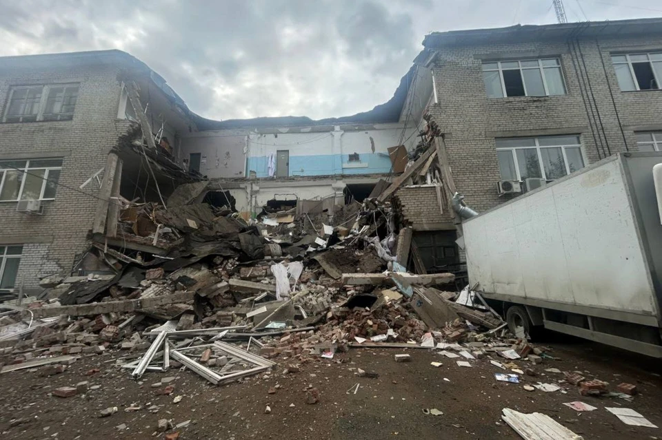 Здание обрушилось днем 29 июля. Фото: Telegram-канал "Будни пожарного"