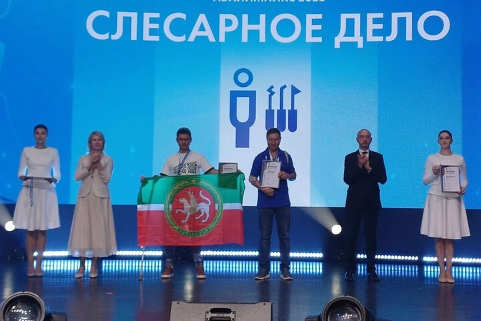 Артур Барабанов получил заслуженную награду на торжественной церемонии в Казани. Фото: @radmirbelyaev