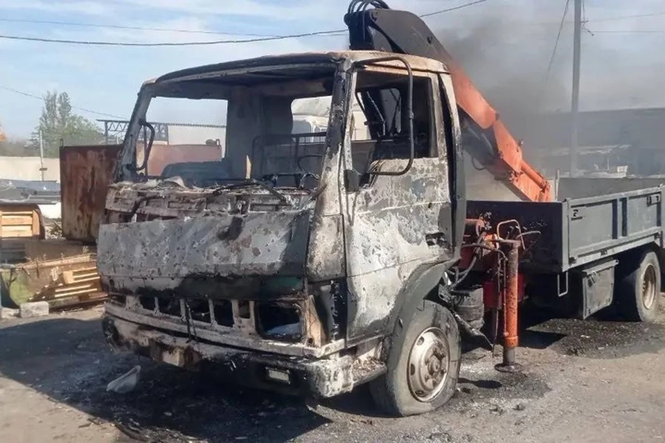 Дроны ВСУ сожгли технику в пункте приема металла. Фото: администрация городского округа Новая Каховка