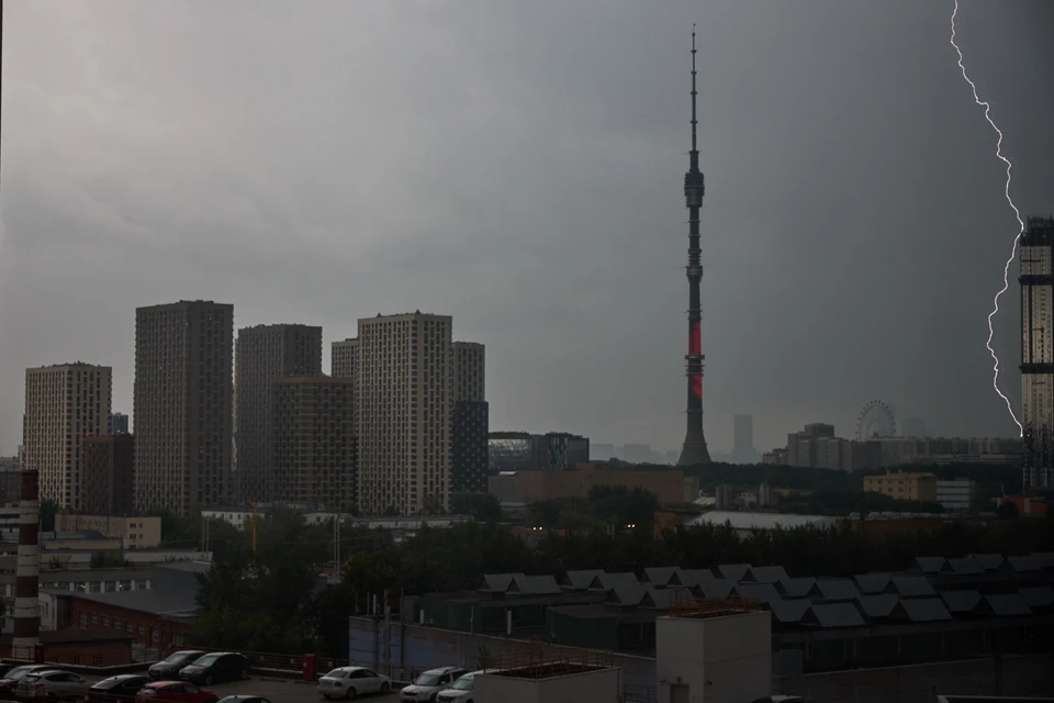 Роскосмос опубликовал спутниковые снимки накрывшего Москву циклона