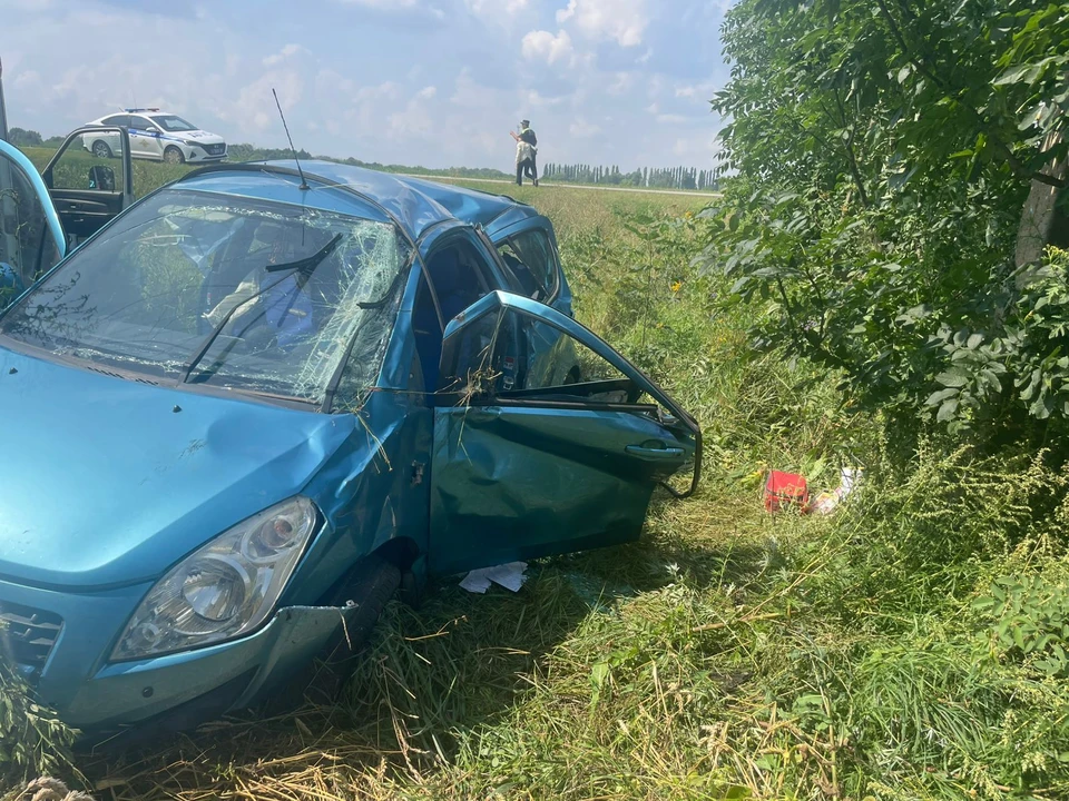 ДТП произошло на автодороге Становое-Троекурово-Лебедянь. Фото управления Госавтоинспекции по Липецкой области.