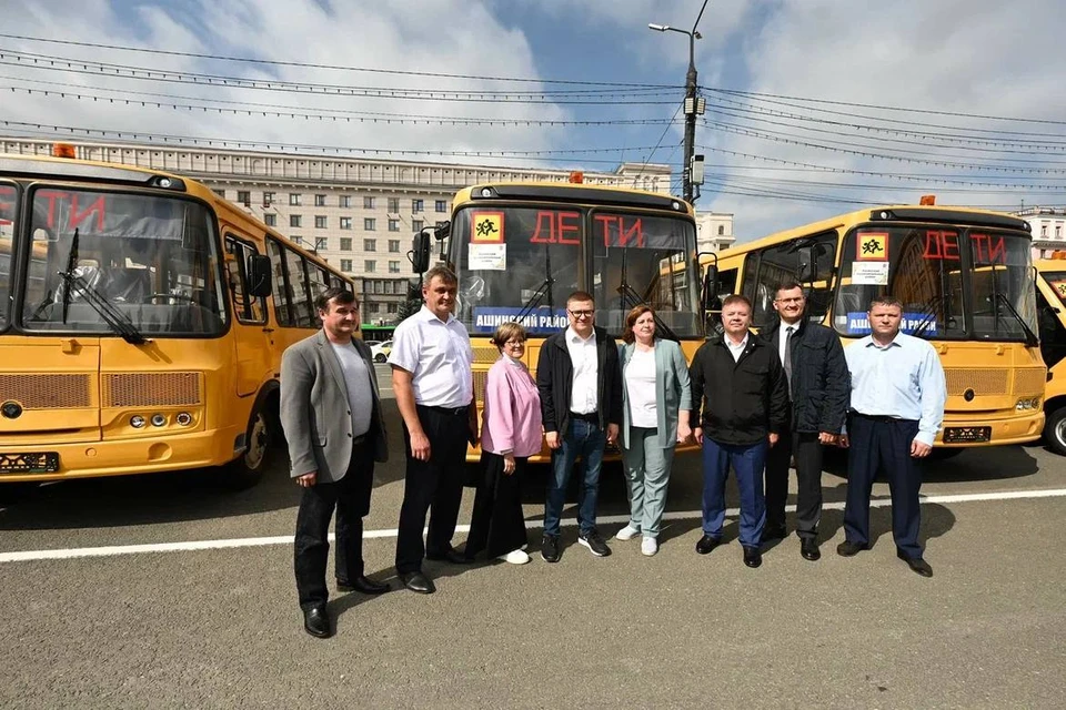 Автобусы выстроились на Площади Революции. Фото: пресс-служба губернатора.