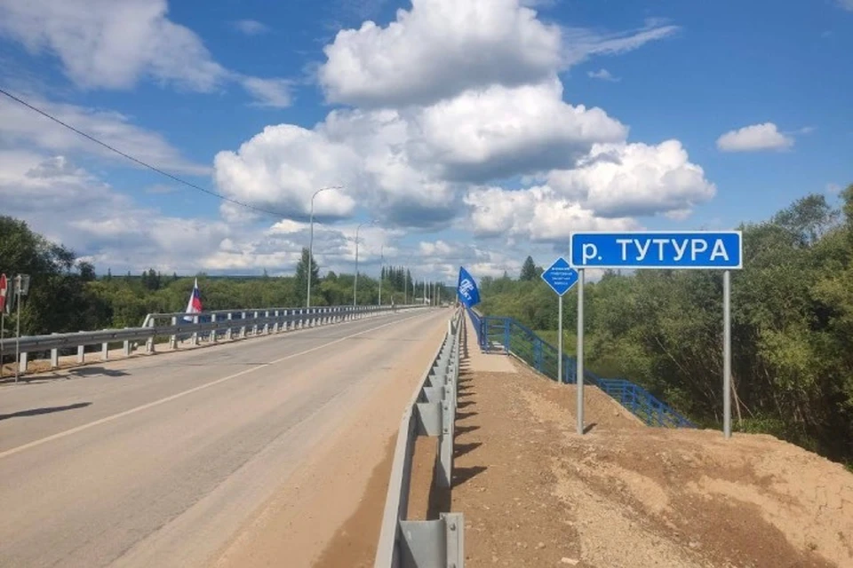 В Жигаловском районе раньше срока открыли мост через реку Тутура. Фото: правительство Иркутской области