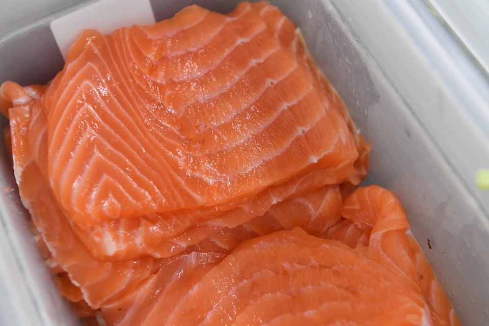 Среди полезных для мозга продуктов врач выделил жирную рыбу и морепродукты