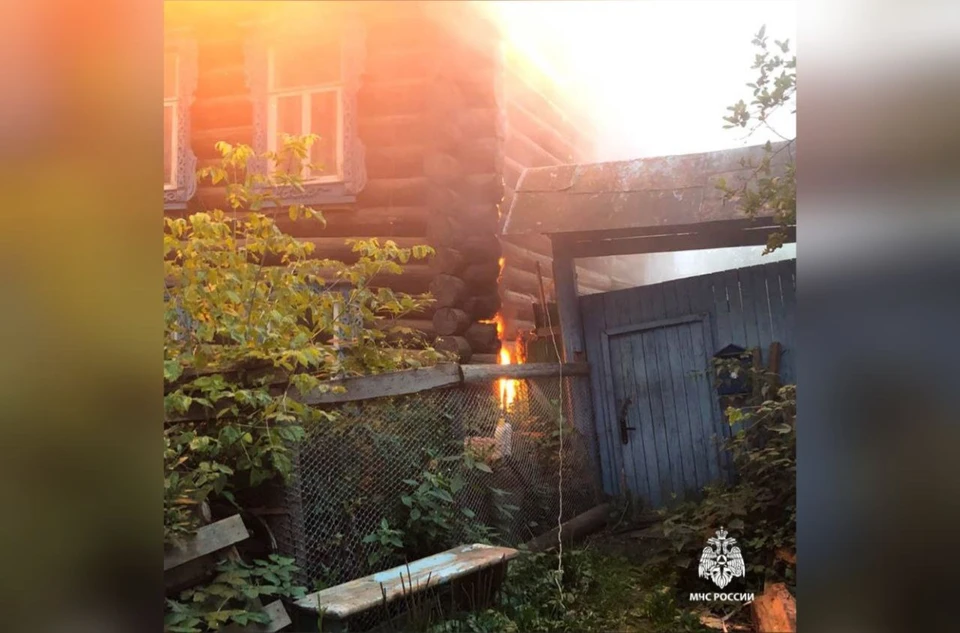 Причина пожара устанавливается. Фото: МЧС Удмуртии