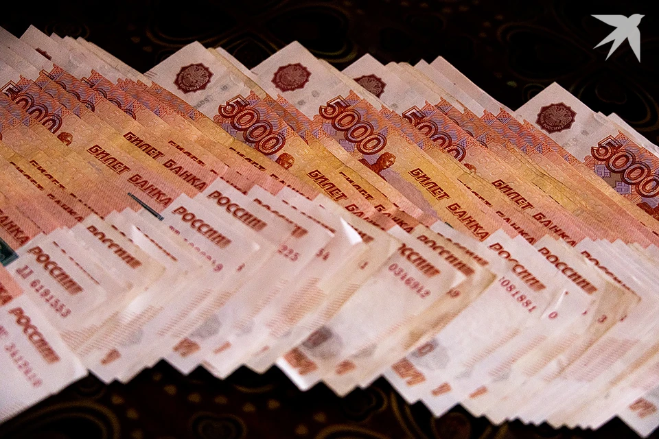 По всей стране почти 45,5 тысяч россиян получают зарплату от миллиона рублей, и за два года их число удвоилось.
