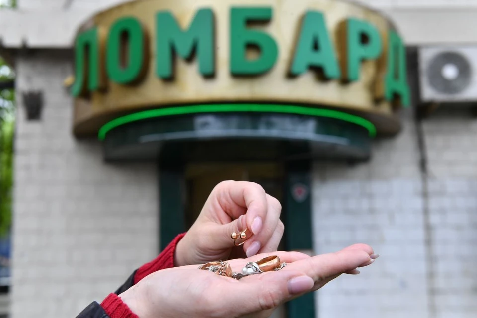 Мужчина выдавал займы под залог, не имея лицензии
