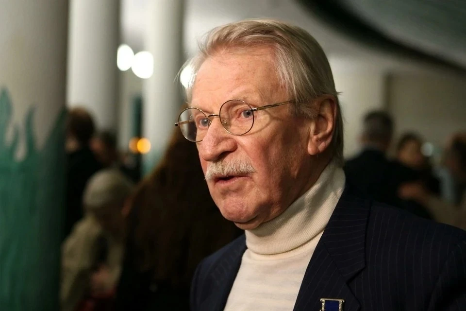 Иван Краско заранее попросил о двух вещах: актер хотел быть погребенным в офицерской форме рядом с сыном Андреем