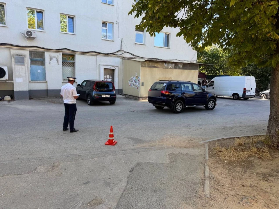 ДТП произошло во дворе дома по проспекту Октябрьской Революции. Фото: ГАИ Севастополя