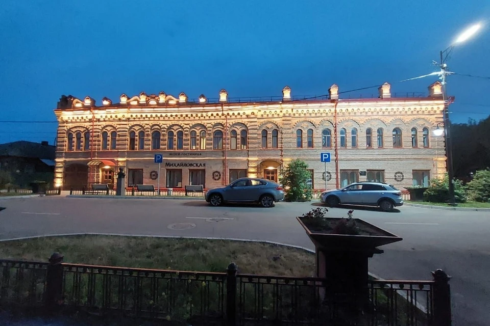 Убрать автомобили, дорожные знаки и освещение - и будет почти как 130 лет назад. Фото: visitsiberia