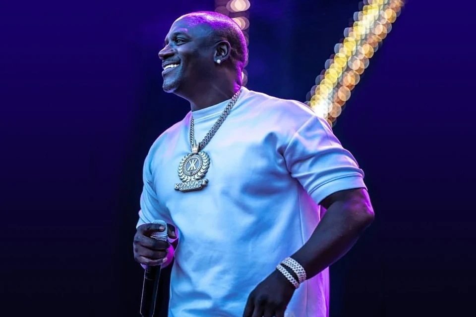 Полотенце стало причиной драки на шоу Akon в Сочи. Фото: соцсети артиста