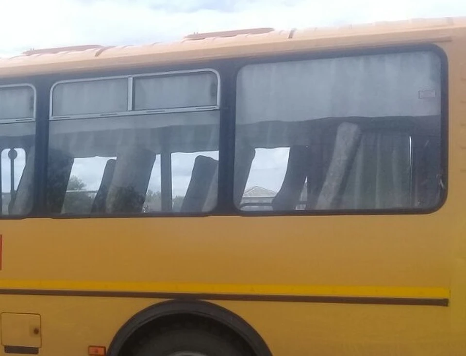 В селе Новоалександровка Борисовского района поврежден автобус.