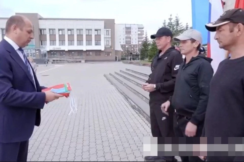 Трое жителей Братска отправились в зону СВО. Фото: социальные сети мэра Братска Александра Дубровина
