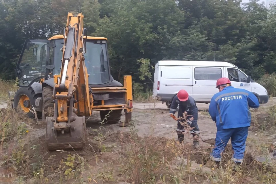Жители Новосибирска почти сутки сидят без света из-за аварии на ЛЭП. Фото: Россети Новосибирск / тг-канал