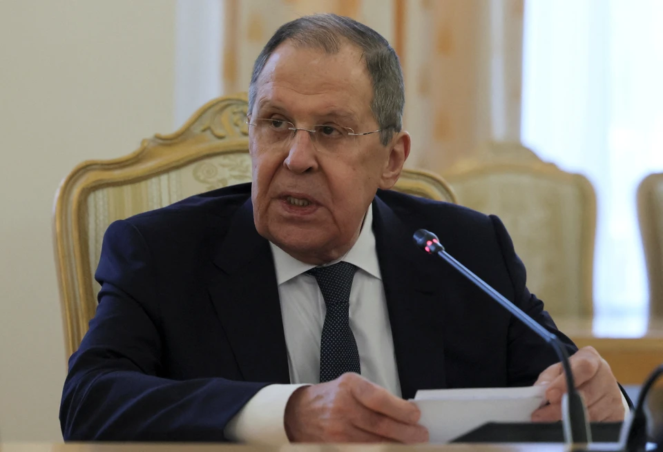 Лавров и посол Дарчиев прибыли на Аляску, где ожидается встреча Путина и Трампа