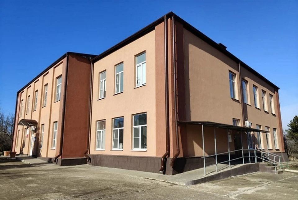 На капитальном ремонте участковой больницы в селе Марьины Колодцы мошенник наварился на четверть миллиона. Фото: ФСБ по СК.