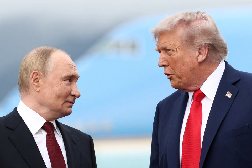 Видео начала переговоров Путина и Трампа на Аляске появилось в Сети