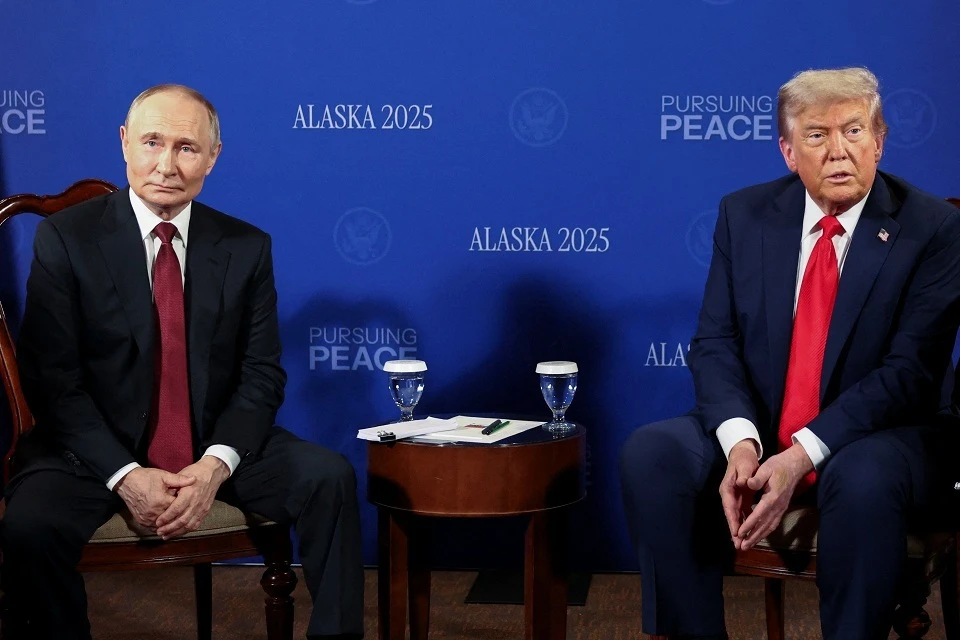 Переговоры Путин и Трампа в узком составе продлились 2 часа 45 минут