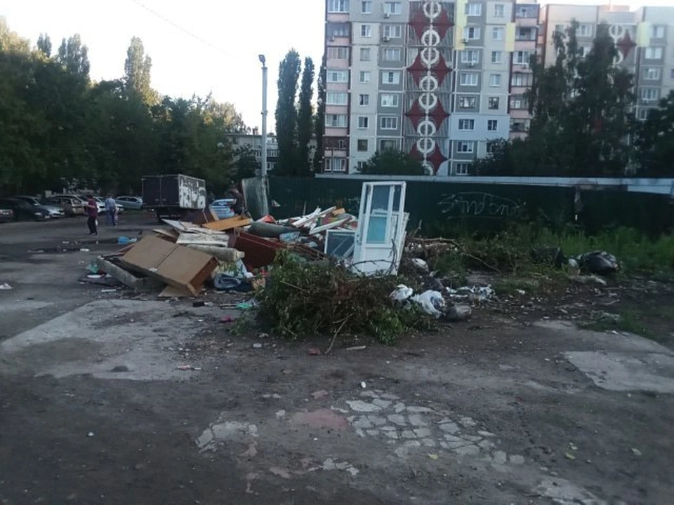Так выглядит одна из "санкционированных" контейнерных площадок в Курске